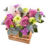 Цветы в корзинке с гвоздиками