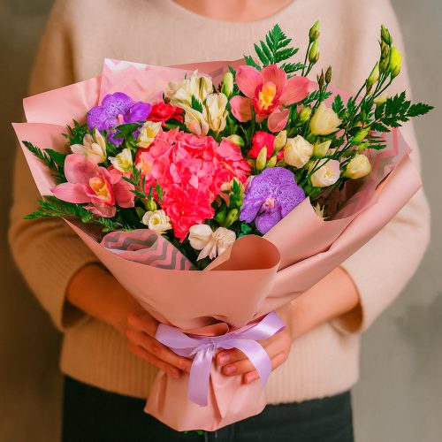 Флористический букет «Розовый шарм»
